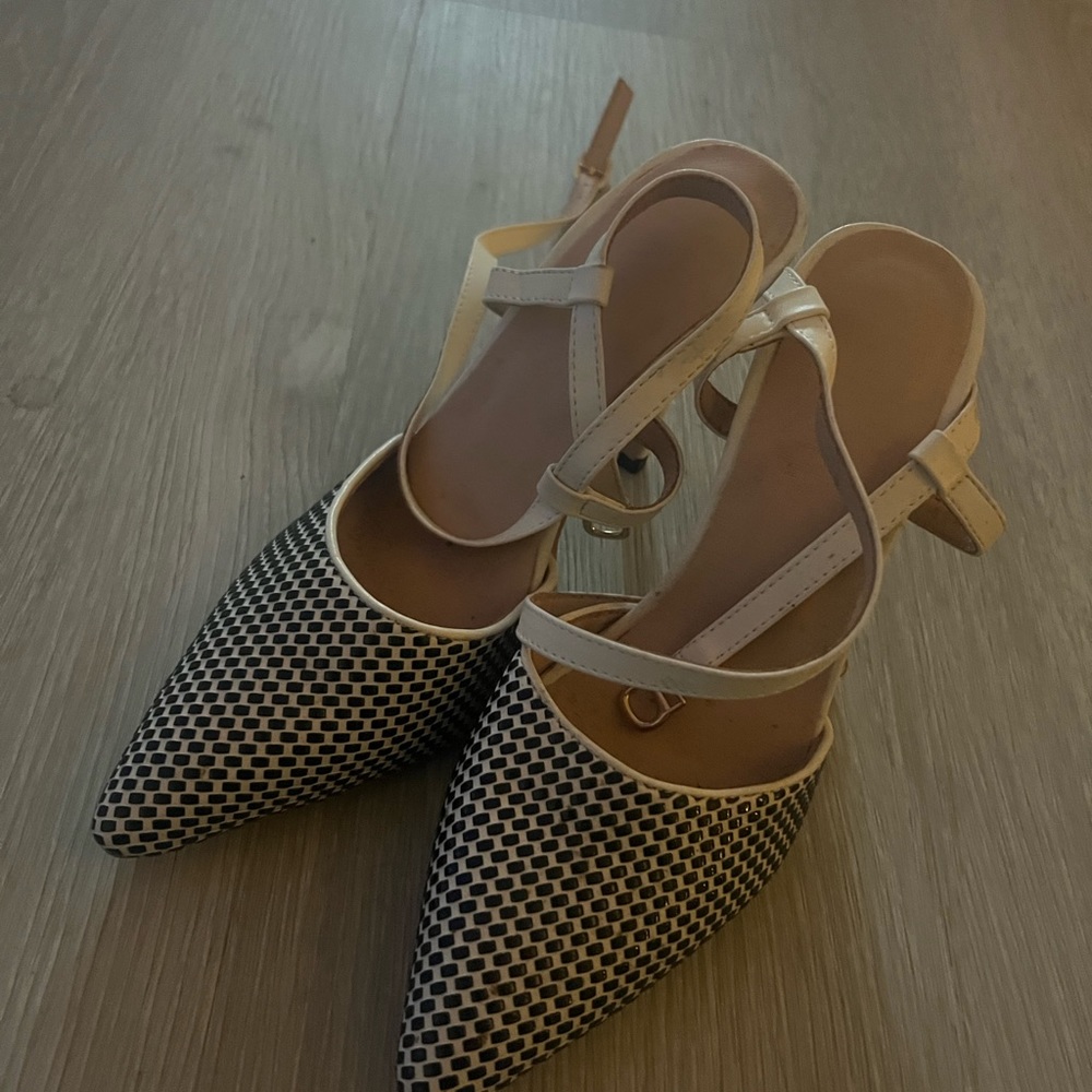 *NEVER WORN* / SHEIN Black & White Pointed Toe Stiletto Heel / Size: 8